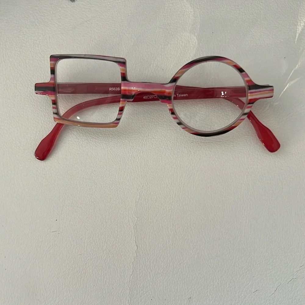COLORFUL FUN SHAPED + 2.00 STRIPED GLASSES WITH CASE